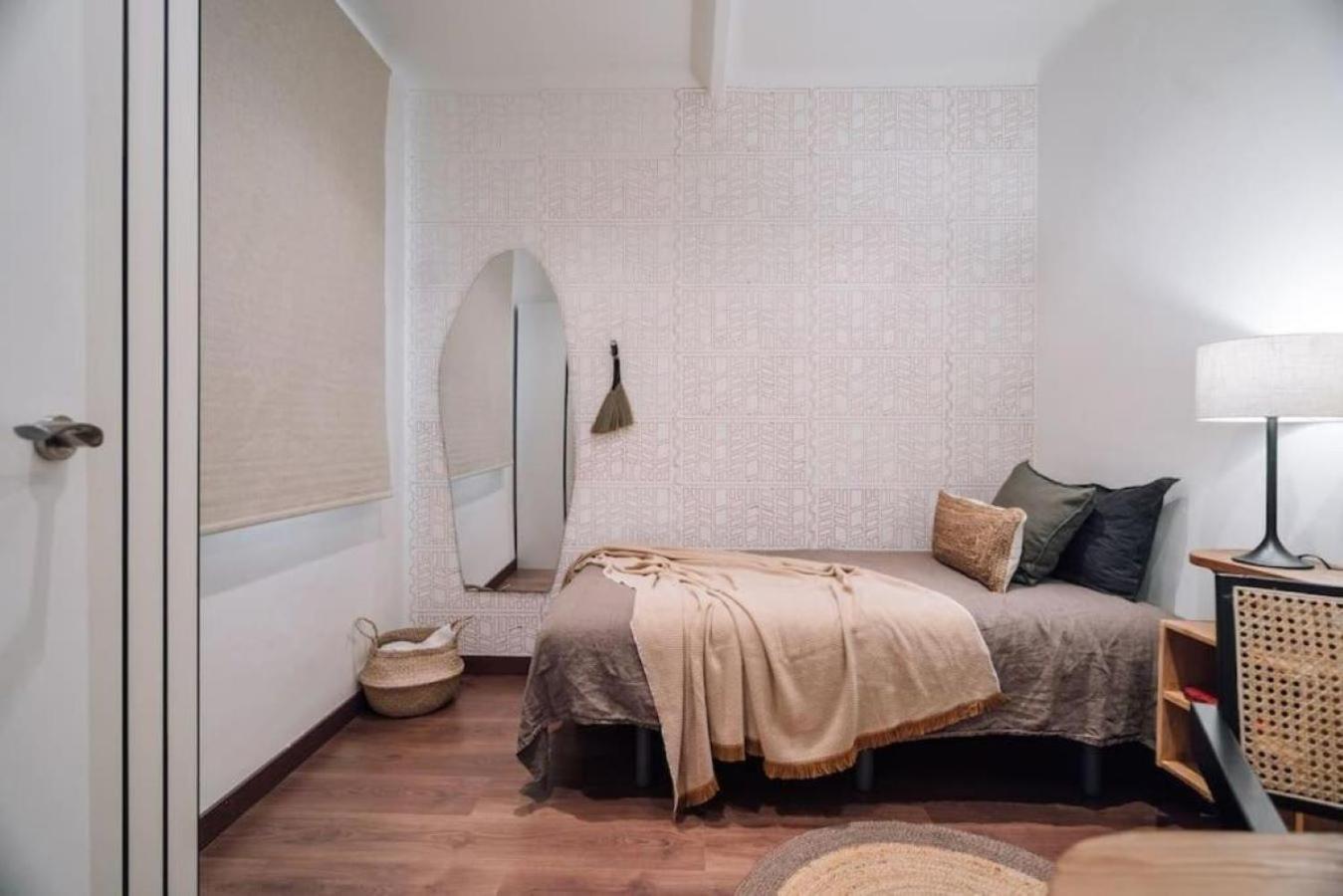 Apartment Bolia - 2 Bedroom And Terrace In Eixample Esquerra Barcelona