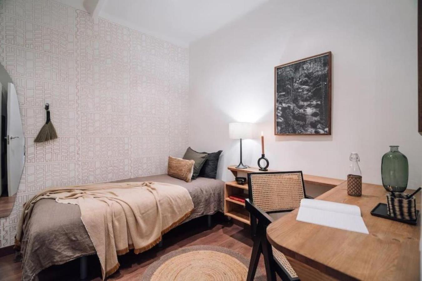 Apartment Bolia - 2 Bedroom And Terrace In Eixample Esquerra Barcelona