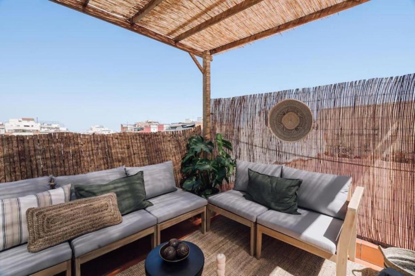 Bolia - 2 Bedroom And Terrace In Eixample Esquerra Apartment *